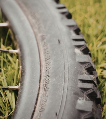 Pneus agrícolas para implementos em operação no campo